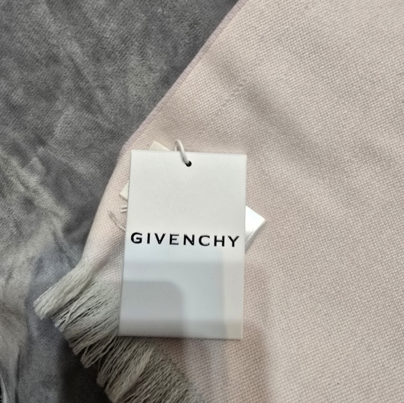 Givenchy New Light Pink oversized Shawl/Scarf wool/ Silk NWT Authentic ❣️ - Picture 9 of 10